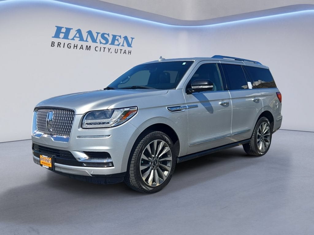 2019 Lincoln Navigator Select in Silver — front three-quarter view